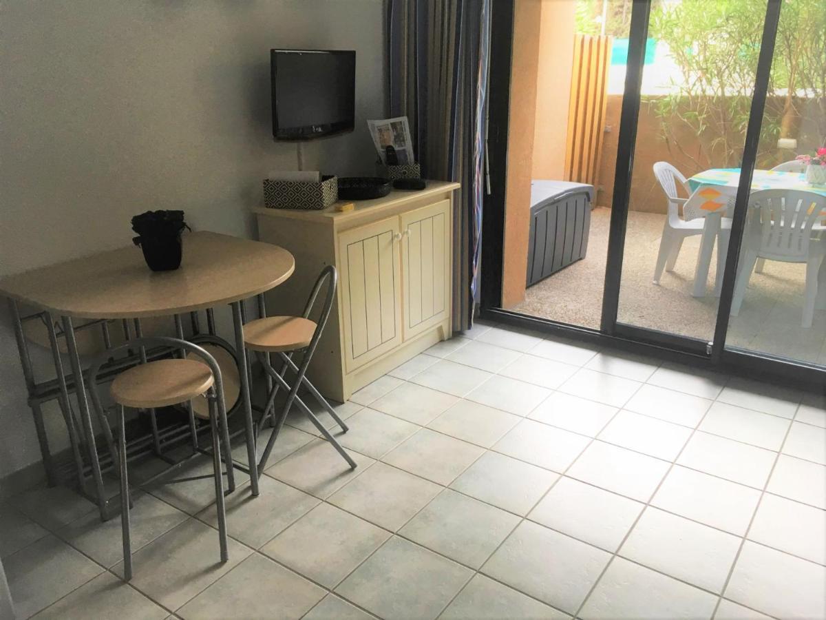 Sanary sur Mer Appartement 30m2 T2 avec terrasse Piscine 10min à pied de la plage Extérieur photo