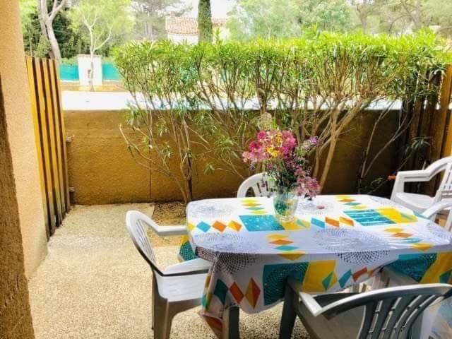 Sanary sur Mer Appartement 30m2 T2 avec terrasse Piscine 10min à pied de la plage Extérieur photo